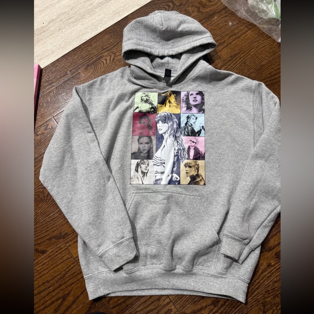 size M womens taylor swift sweater